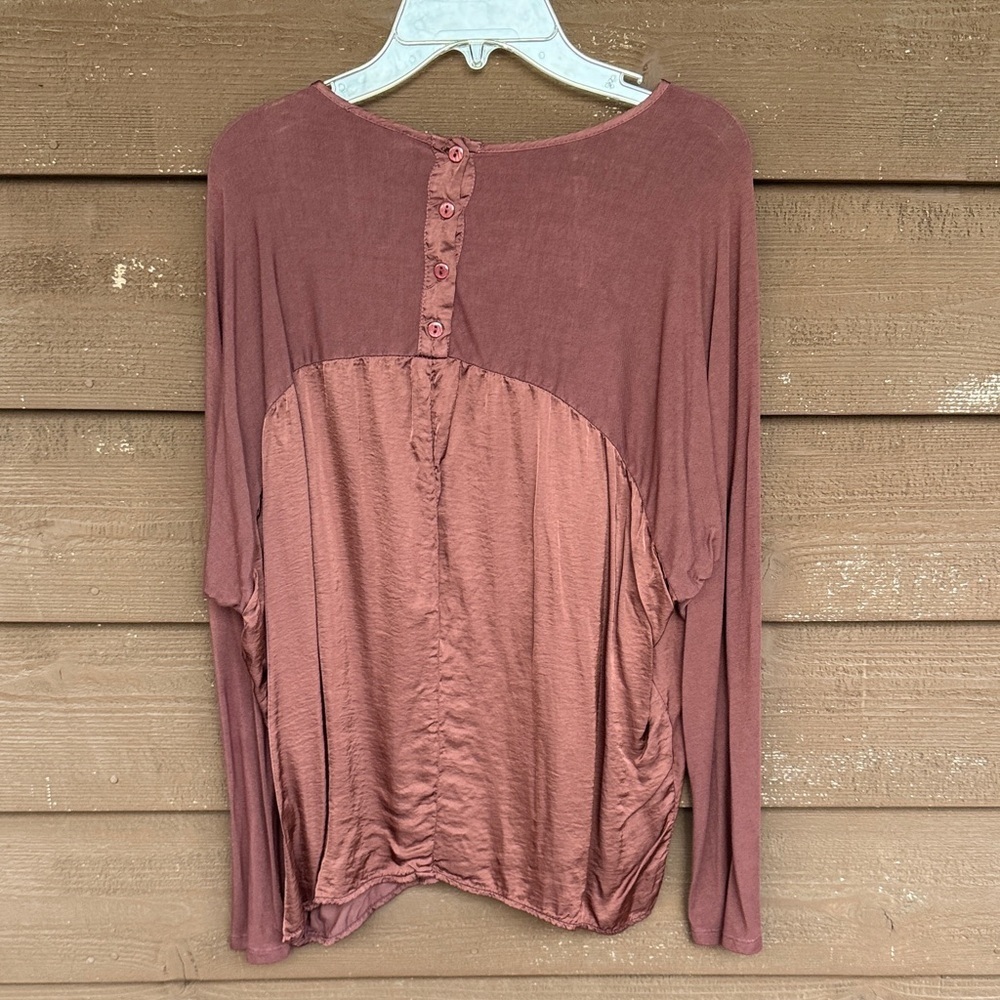 Suzy D Brown Satin Long Sleeve Top Made in Italy size Small - Picture 5 of 5